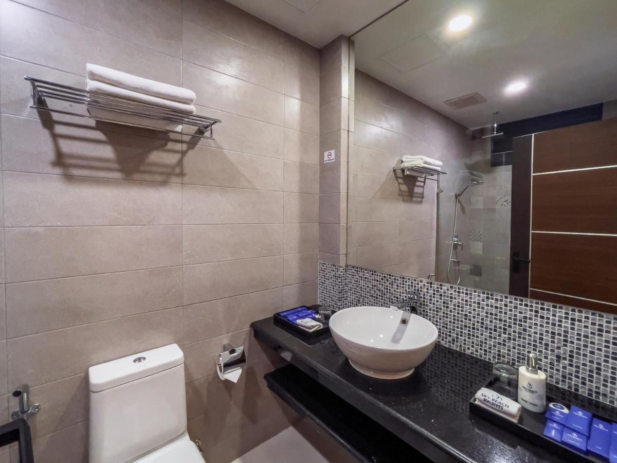 Sky Beach Maldives - Dhiffushi Exterior photo